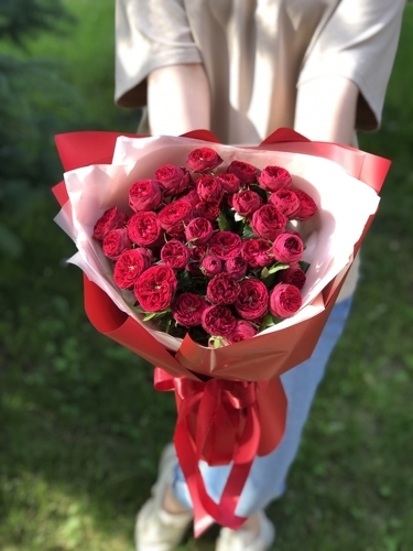 Букет из 7 кустовых пионовидных роз "Марун"